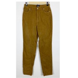 BDG Urban Outfitters Mom High-Rise Corduroy
Jeans Size 25 Brown